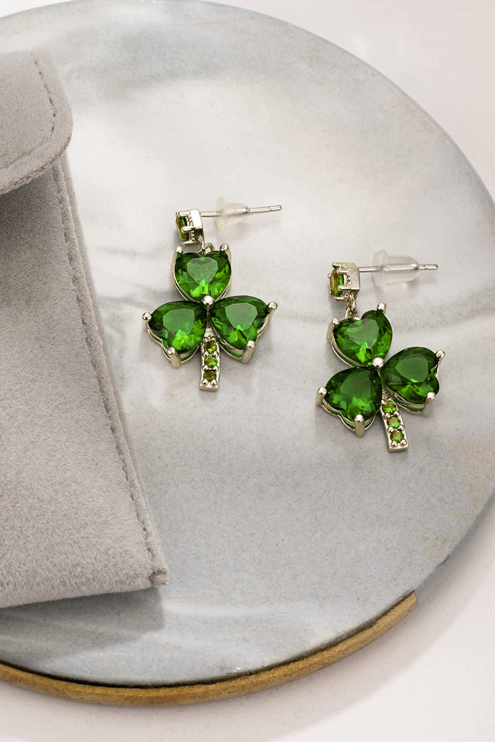 Boucles d'oreilles pendantes serties de diamants Clover