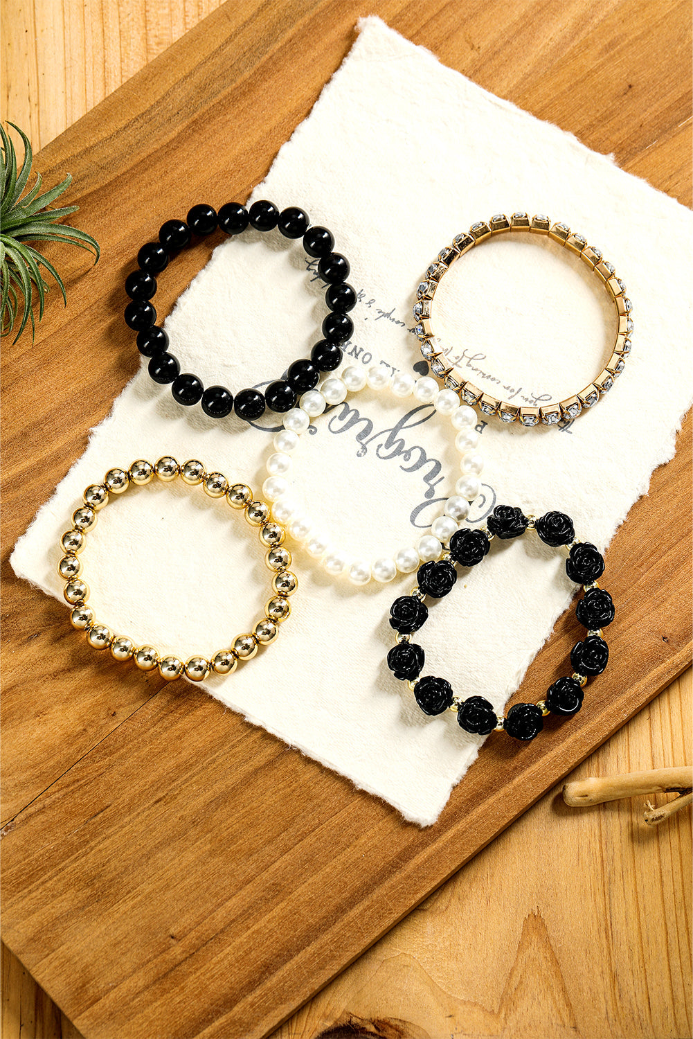 Mehrlagiges Armband-Set mit Blumen-Strassperlen