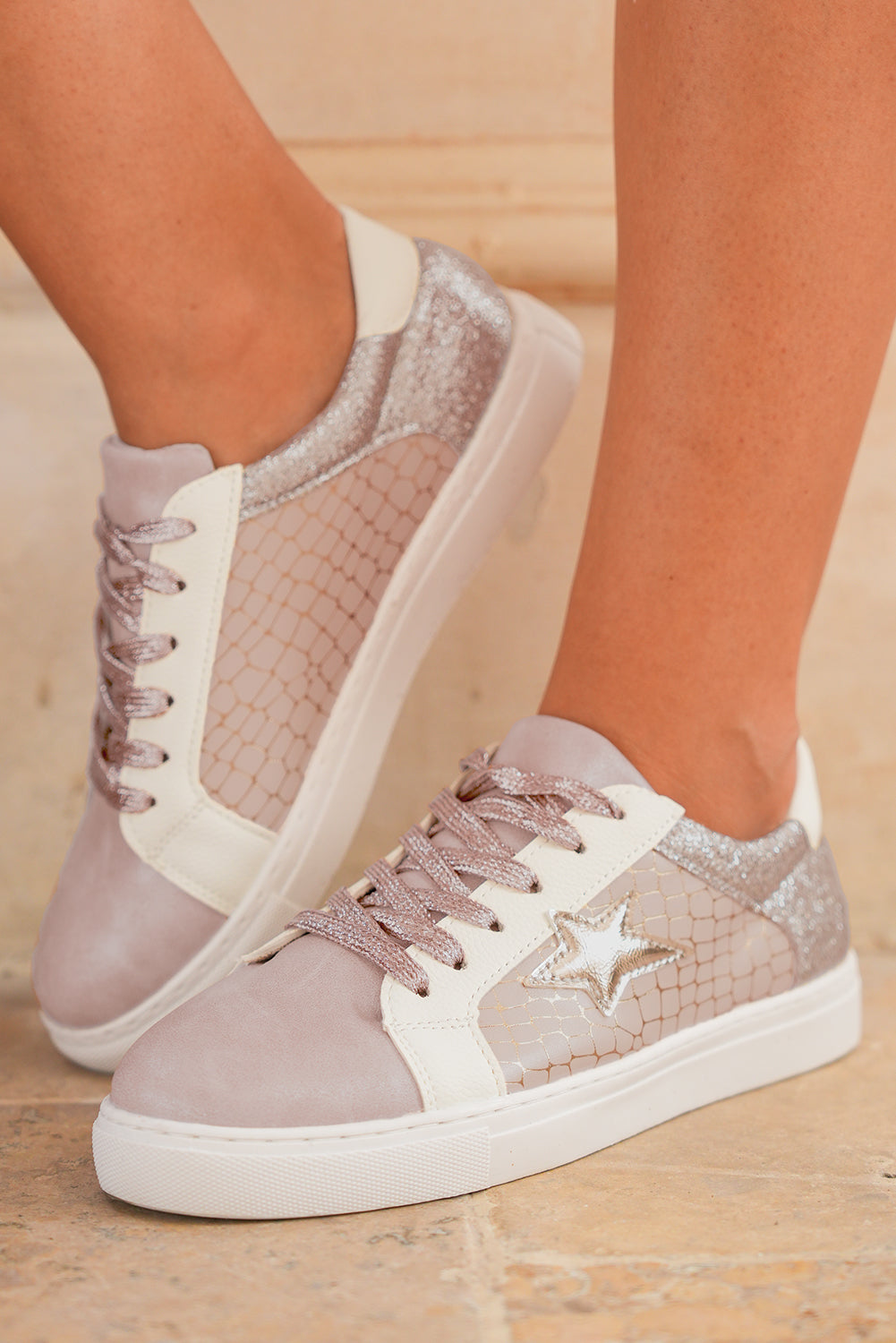 Schnür-Sneakers aus PU-Leder mit Glitzerstern-Patchwork 