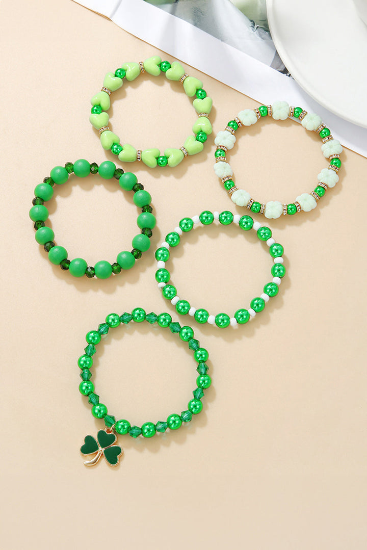 Ensemble de 5 bracelets avec pendentifs et perles en forme de trèfle