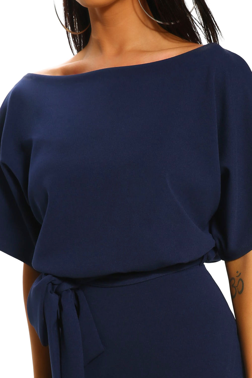 Robe mi-longue cache-cœur avec ceinture