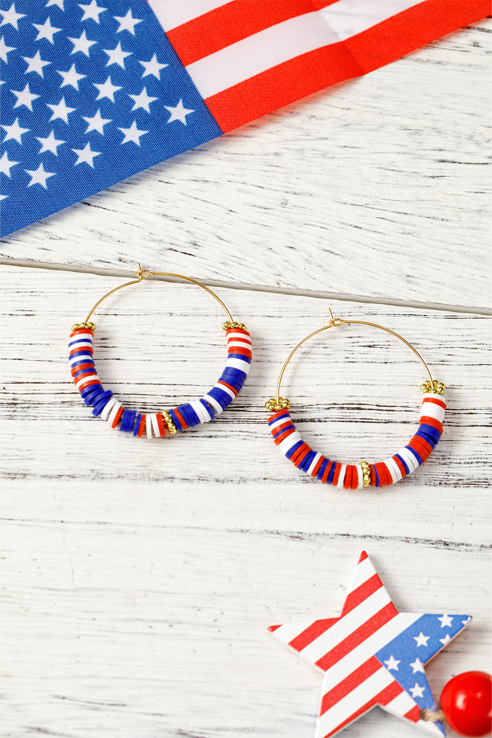 Boucles d'oreilles créoles à perles inspirées du drapeau américain
