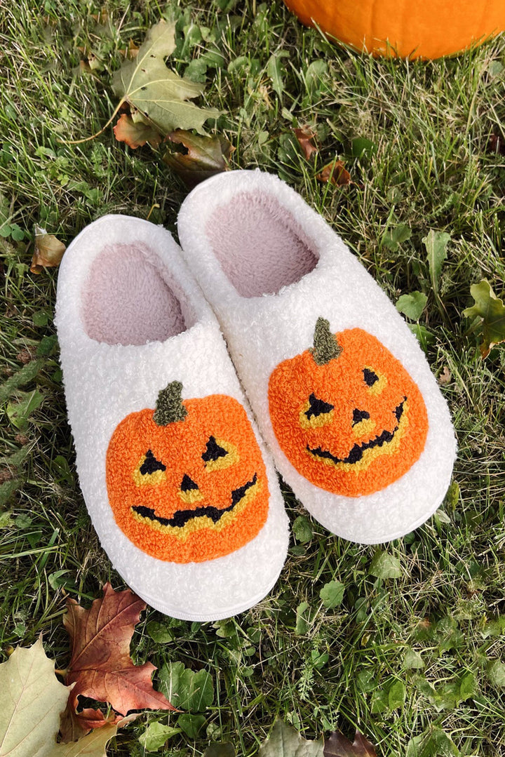 Plüsch-Hausschuhe mit Halloween-Kürbis-Aufdruck (fällt klein aus, eine Nummer größer)
