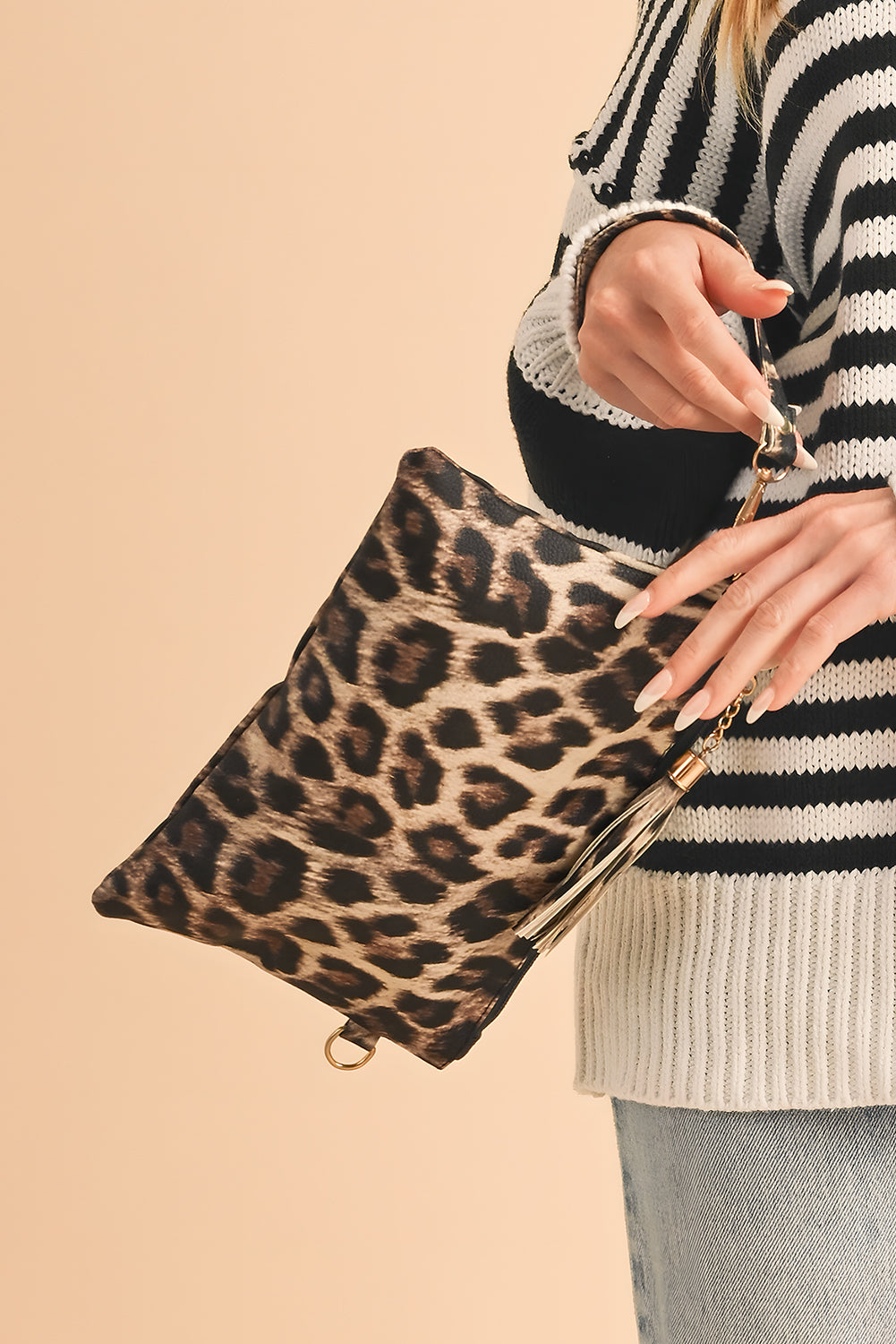 Geldbörse mit Reißverschluss und Handgelenksschlaufe im Leoparden-/Kuh-Print