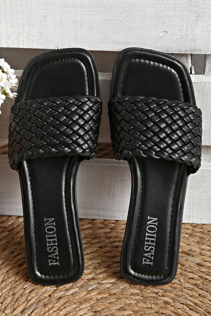 Chaussons à bout carré et large bande tressée