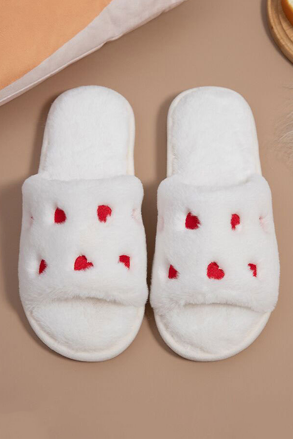 Flauschige Winterhausschuhe mit Valentinstagsherz-Stickerei