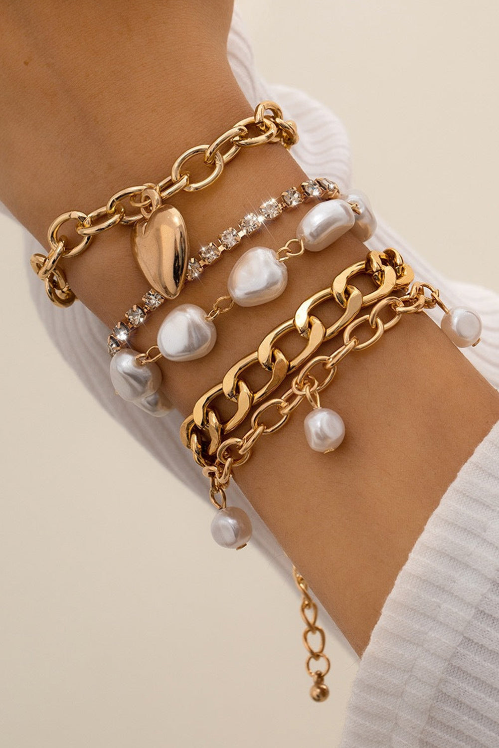 Armband-Set mit Herzanhänger und Perlen und Strass