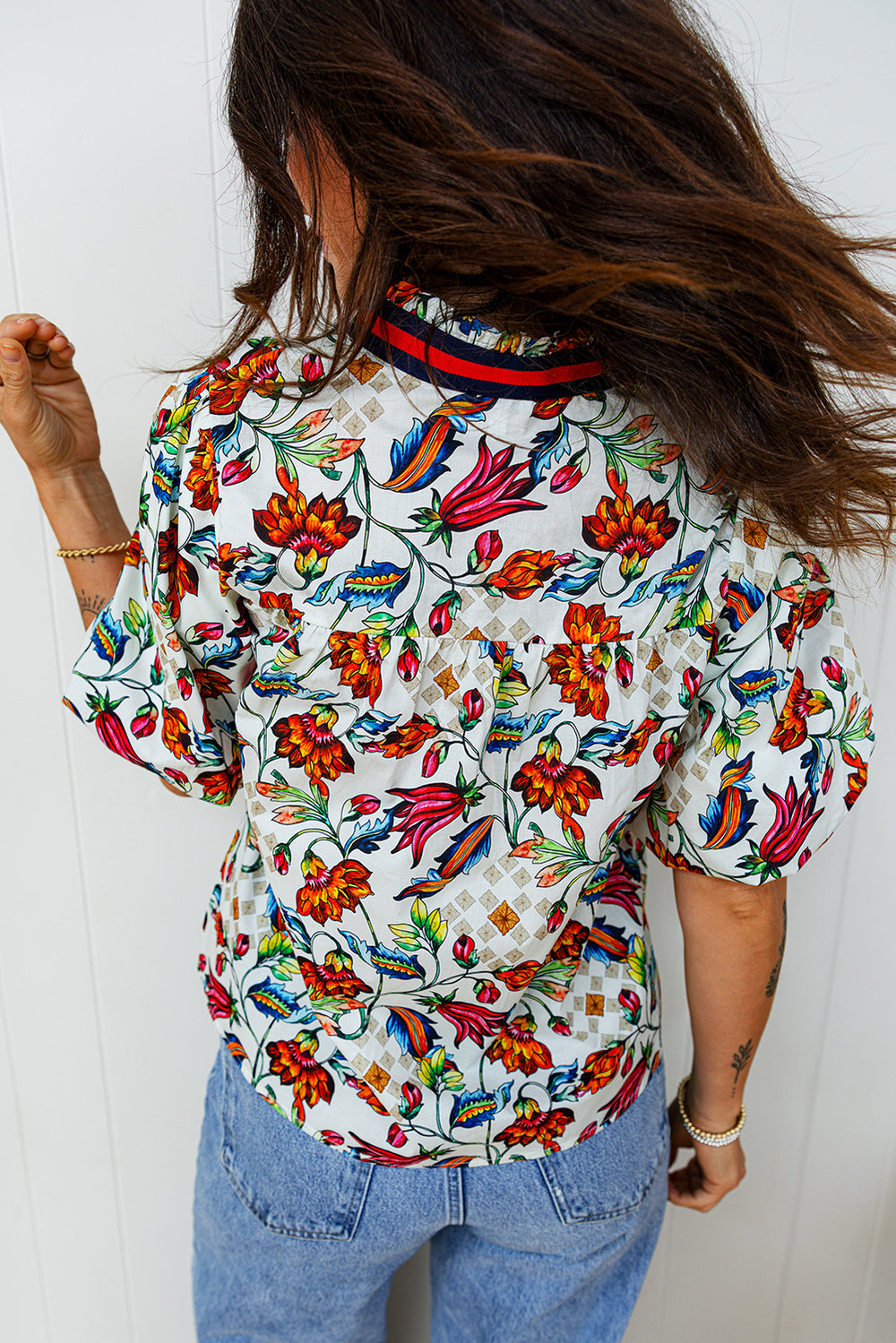 Contrasted V Neckline Floral Puff Short Sleeve Blouse