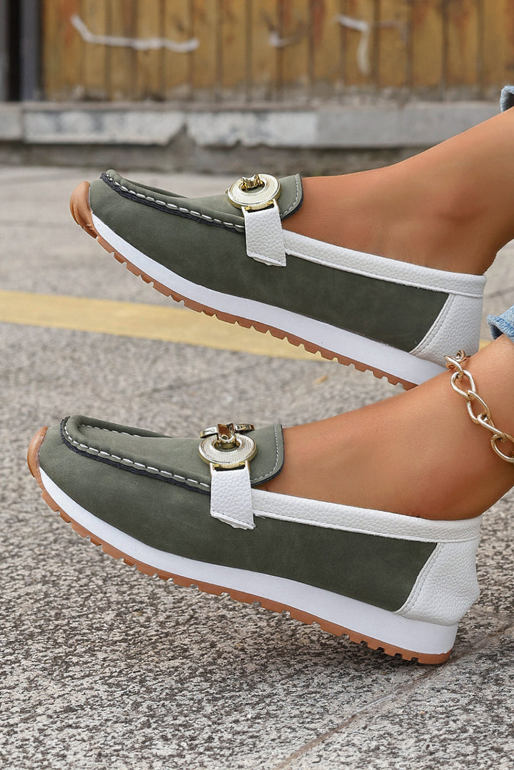 Slipper mit Metallringdekor und dicker Sohle