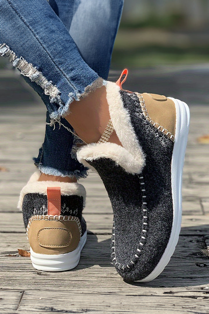 Wildleder-Fußkettchenstiefel mit Patchwork-Nähten und Plüschfutter