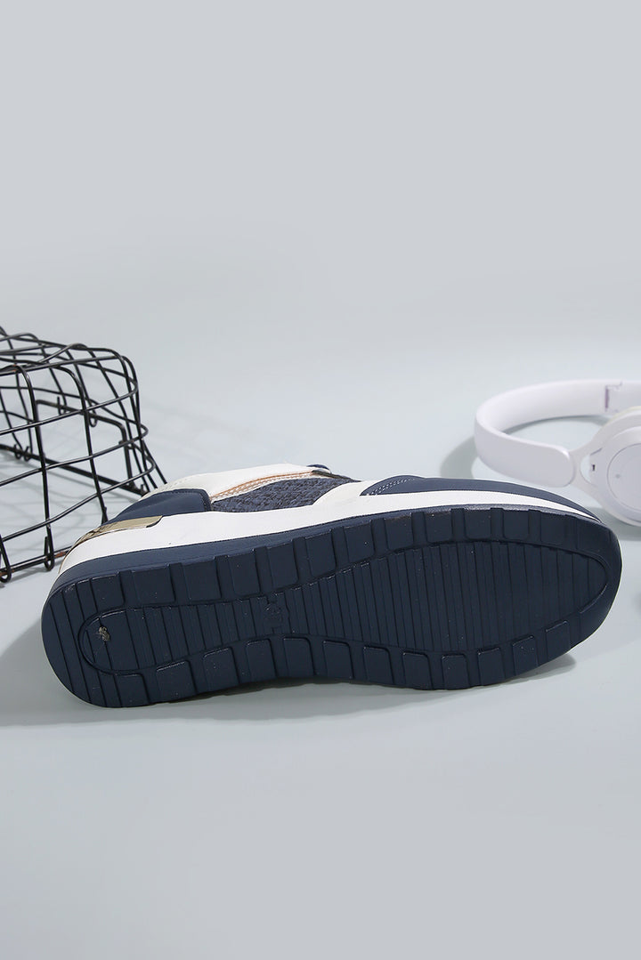 Keilsneaker mit Glitzerpatches und Schnürung