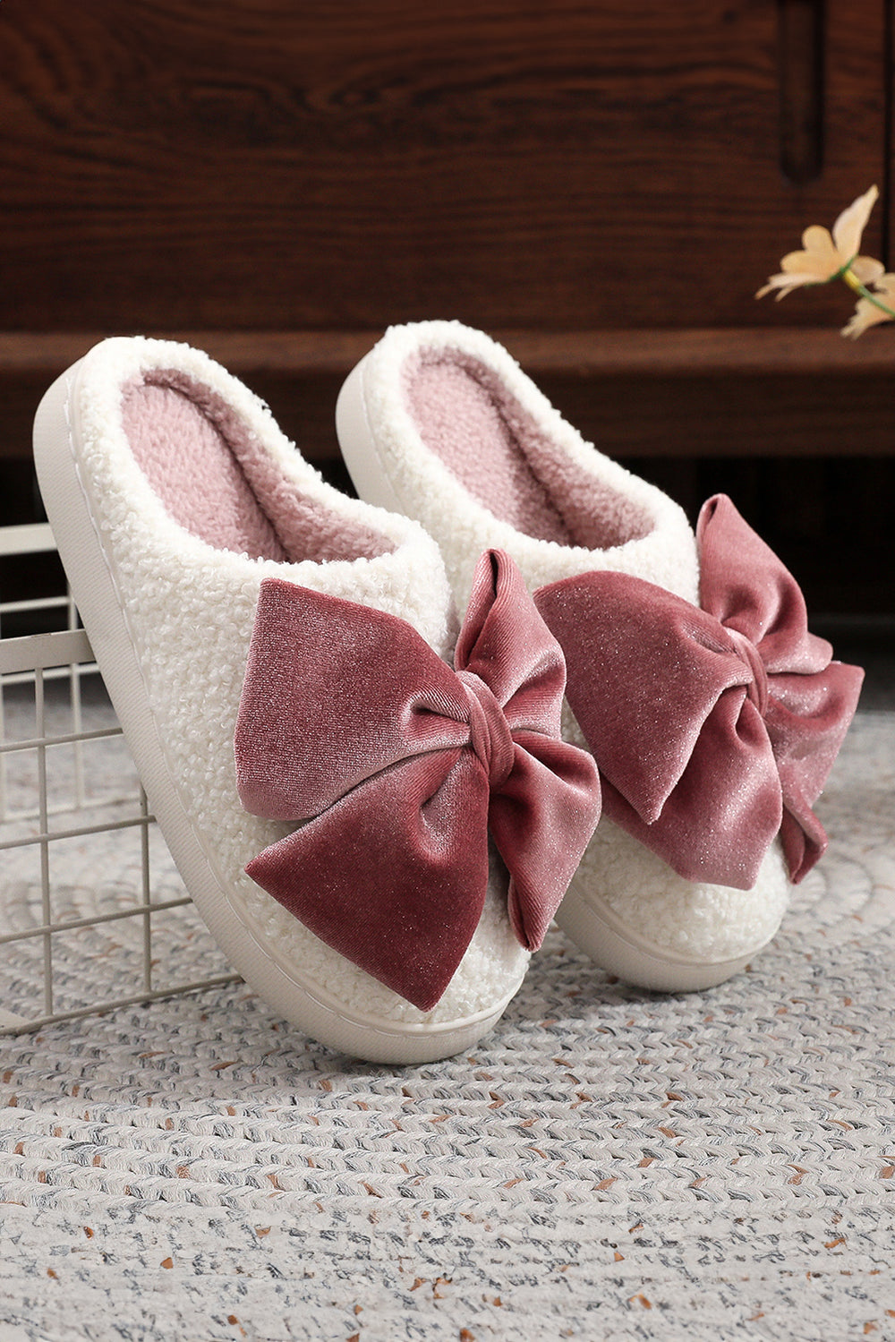 Glister Ribbon Bow Decor Contrast Liner Plush Slippers