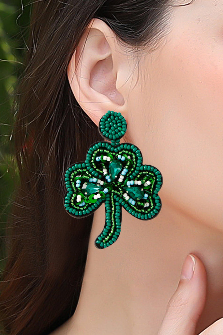 Boucles d'oreilles à tige en perles de riz et trèfle de la Saint-Patrick
