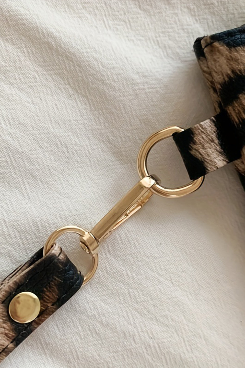 Geldbörse mit Reißverschluss und Handgelenksschlaufe im Leoparden-/Kuh-Print