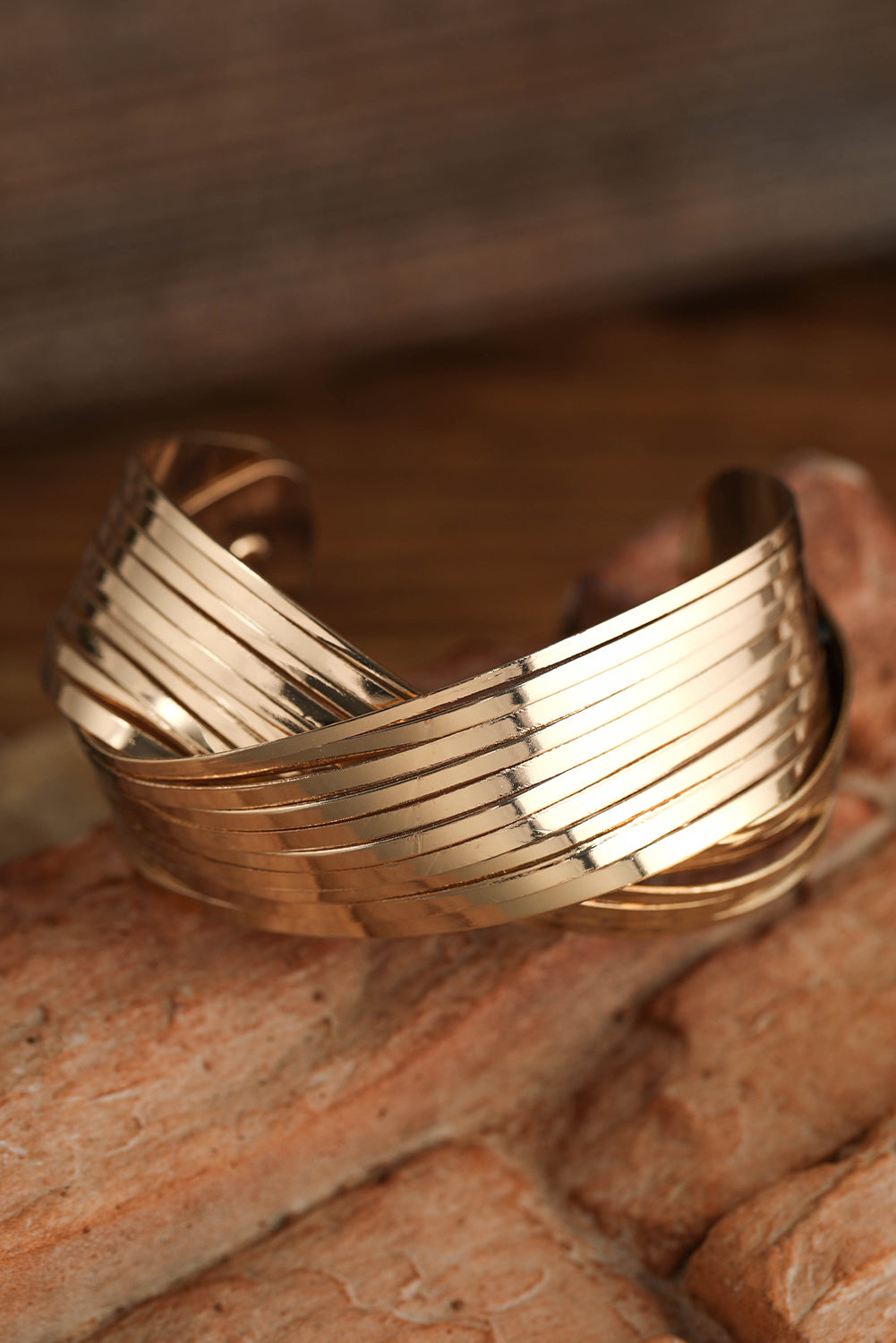 Strukturiertes Crossover-Armband aus Metall