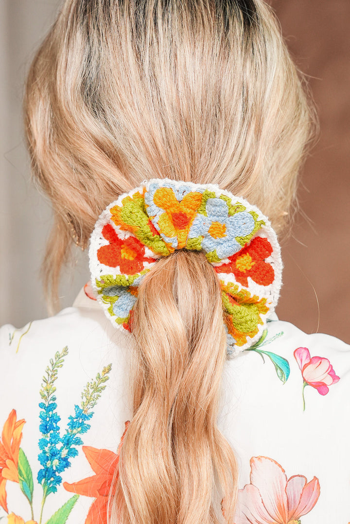 Chouchou à cheveux style bohème en crochet avec fleurs