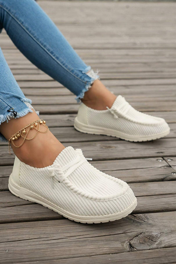 Einfarbige, gerippte Criss-Cross-Schlupfschuhe