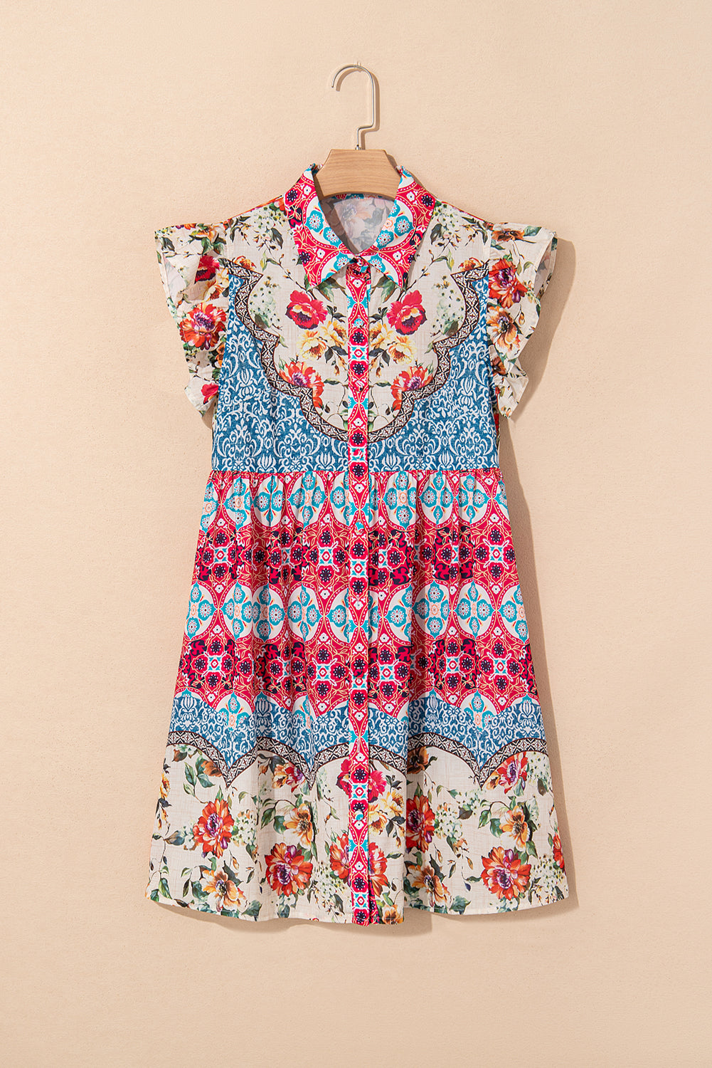 Kleid mit Blumenmuster, Rüschen und Flatterärmeln und Knöpfen