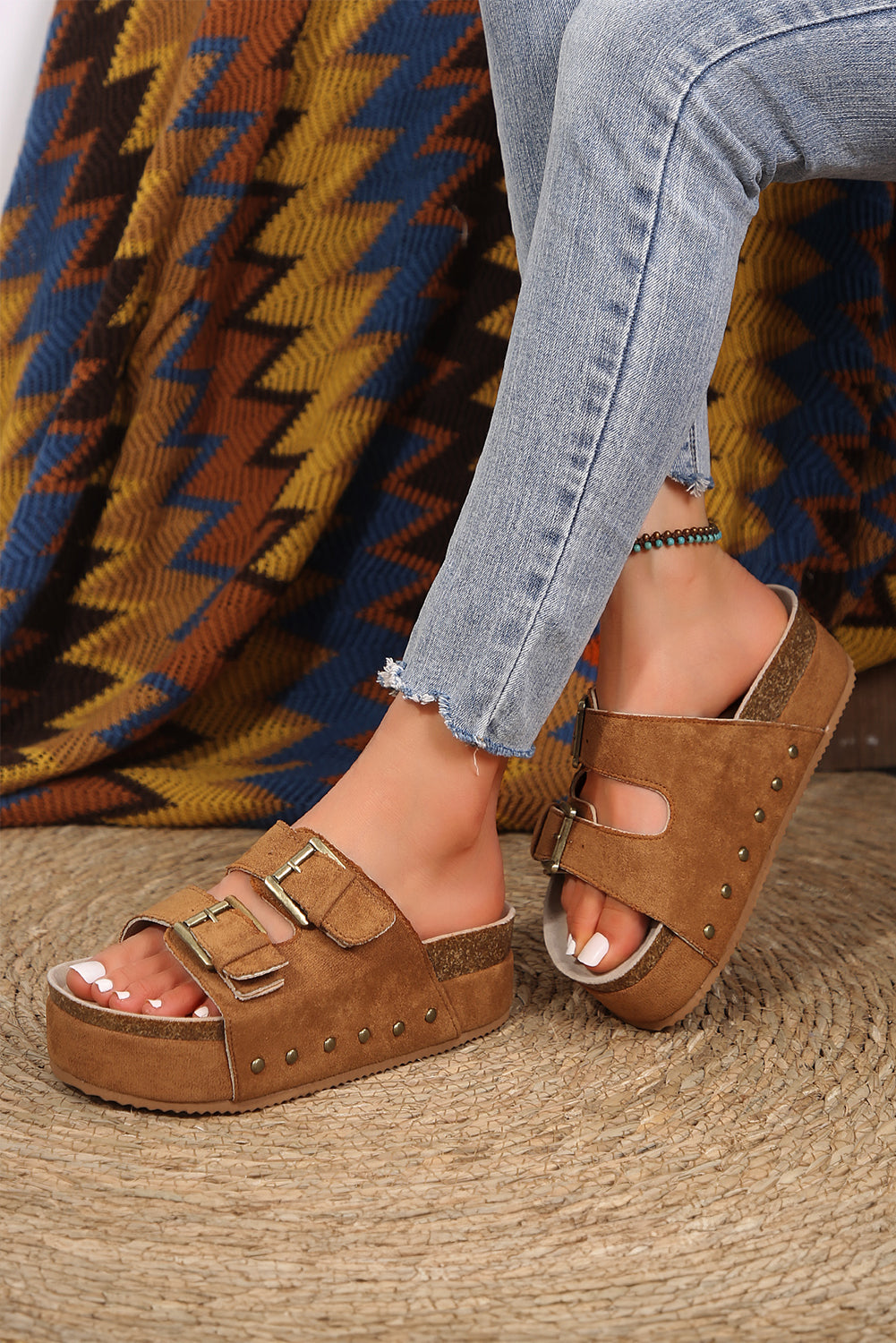 Wildleder-Sandalen mit Schnallendekor und Fußbett