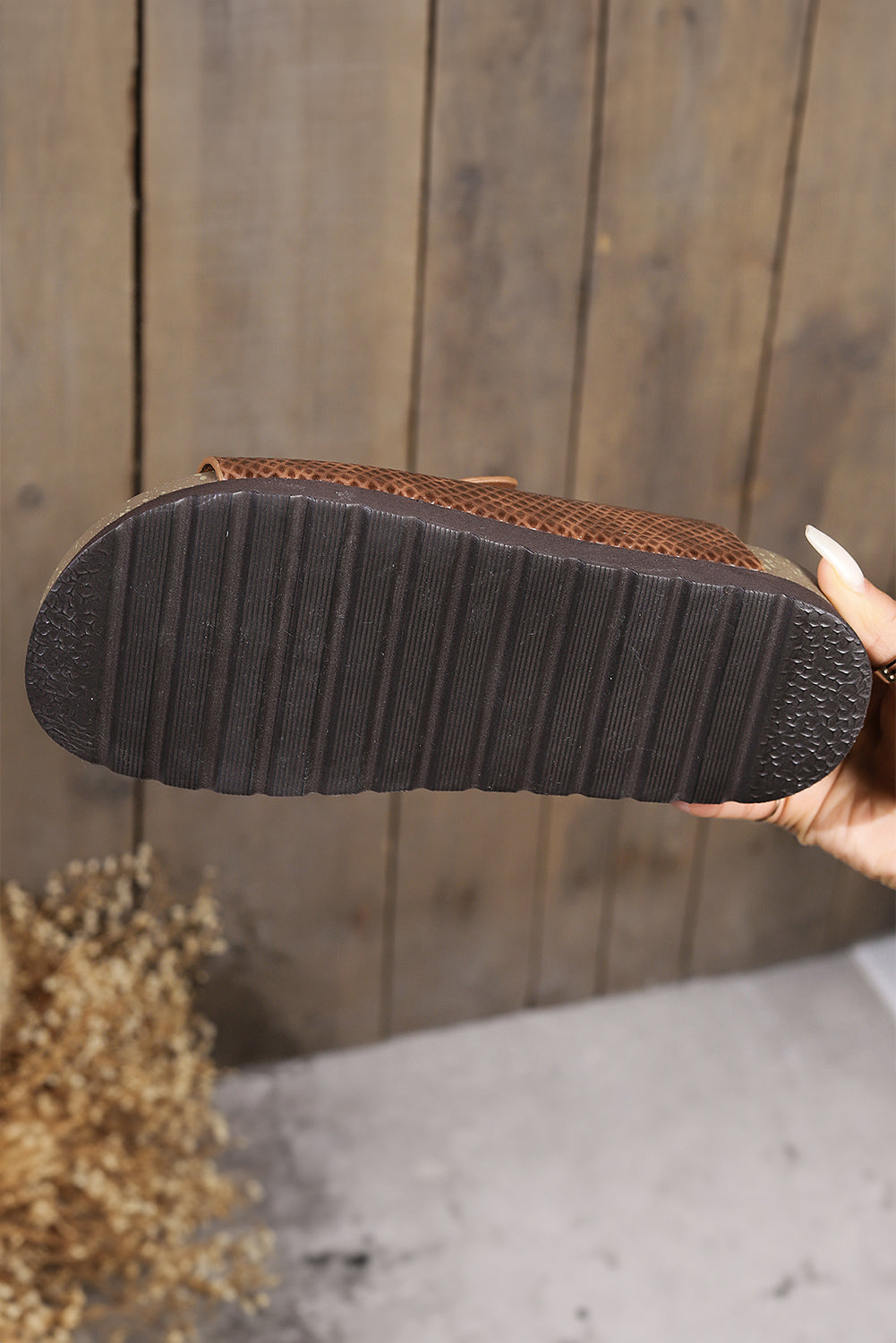 Suede Textured Buckle Straps Beach Slippers