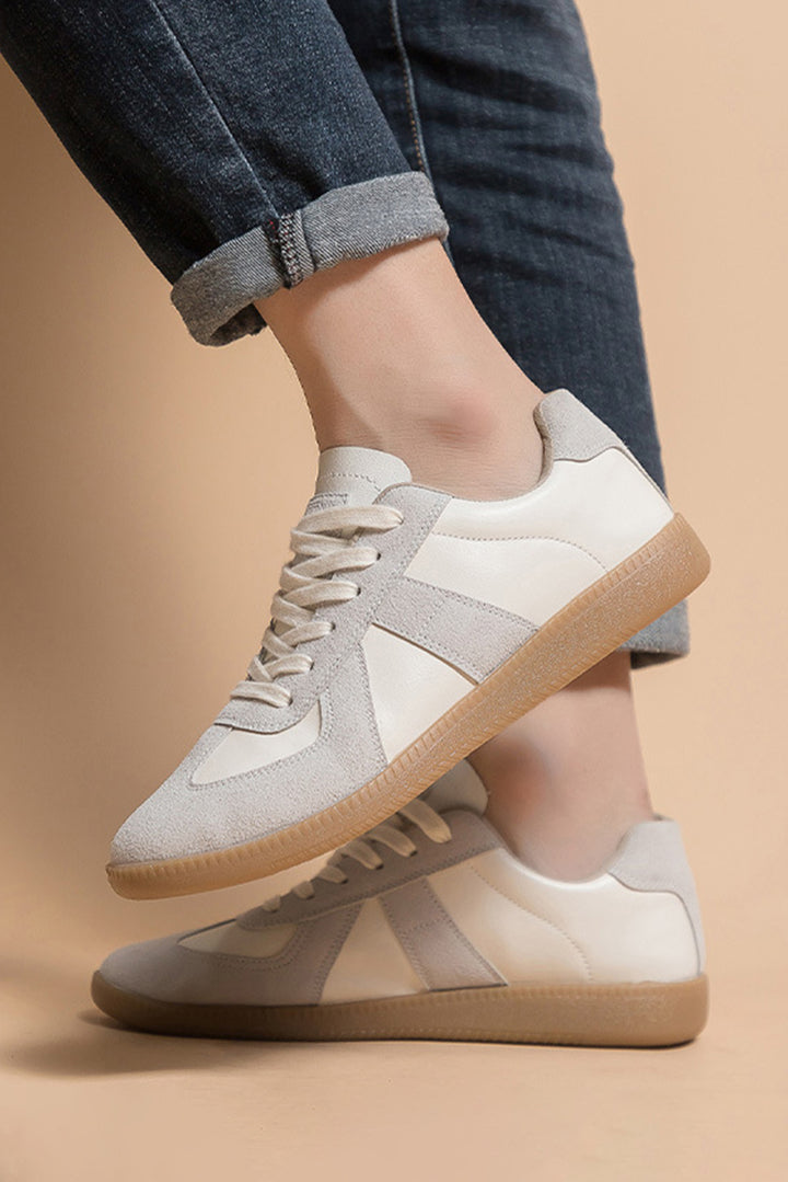 Flache Schnürschuhe aus PU-Leder und Wildleder mit Patches