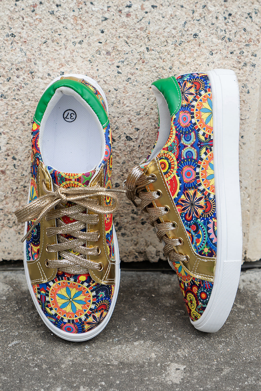 Elegante flache Schnürschuhe mit Blumen-Patchwork