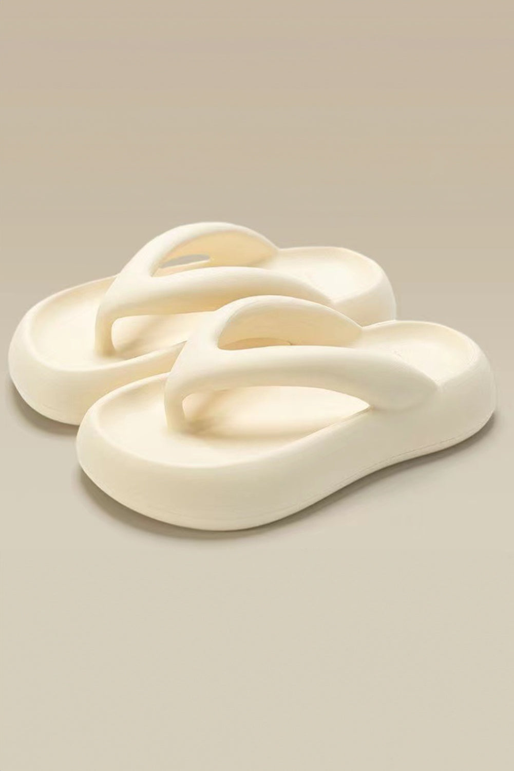 Minimalistische Flip-Flops mit dicker EVA-Sohlen