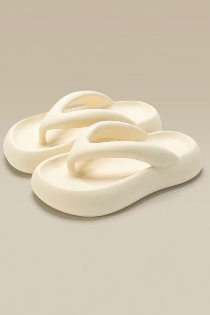 Minimalistische Flip-Flops mit dicker EVA-Sohlen