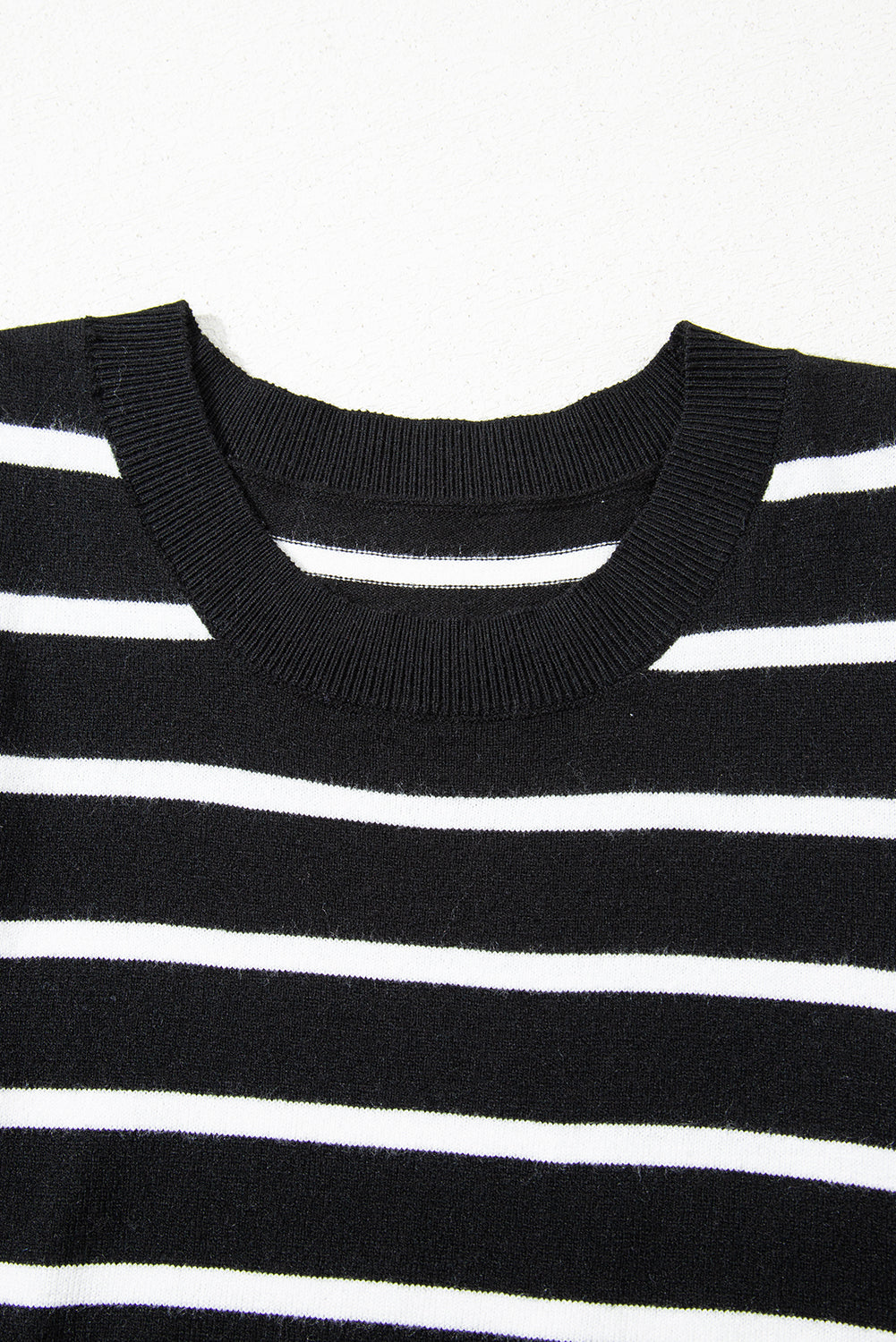 Ribbed Trim Round Neck Bubble Sleeve Knitted Top