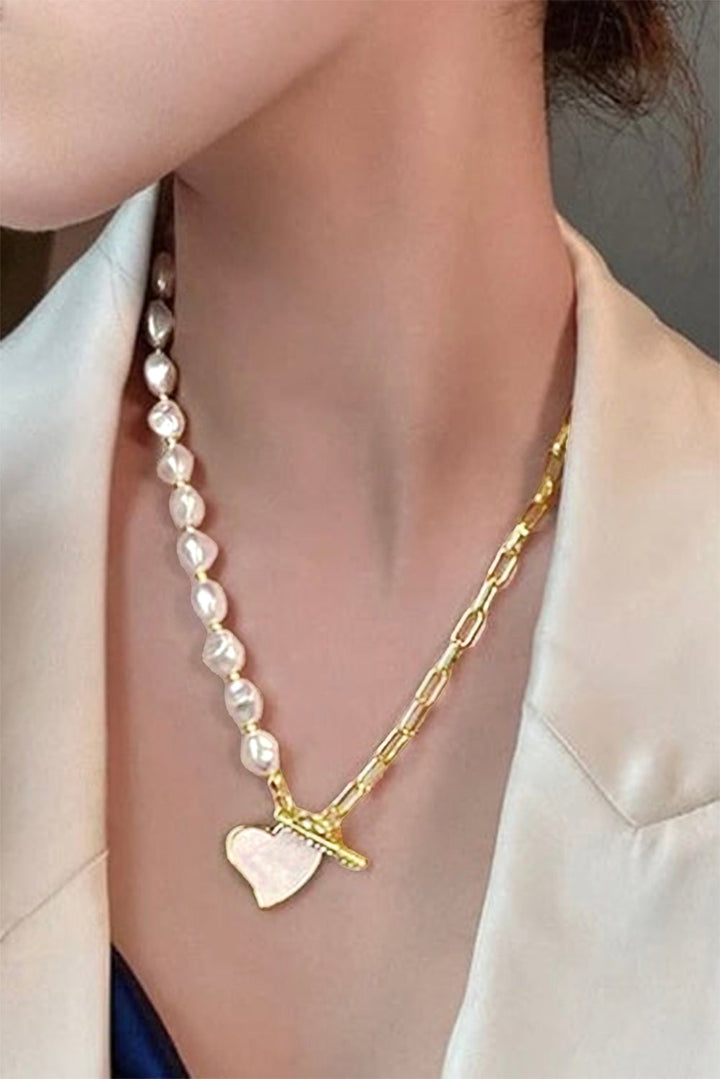 Collier avec pendentif en forme de cœur et chaîne de perles décorée de strass