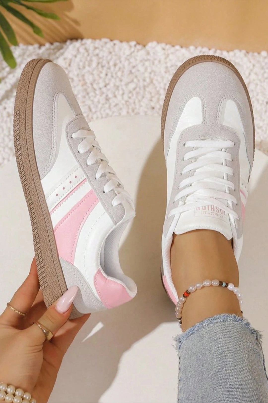 Fashionable Patchwork Lace Up Low Top Casual Flat Sneakers
