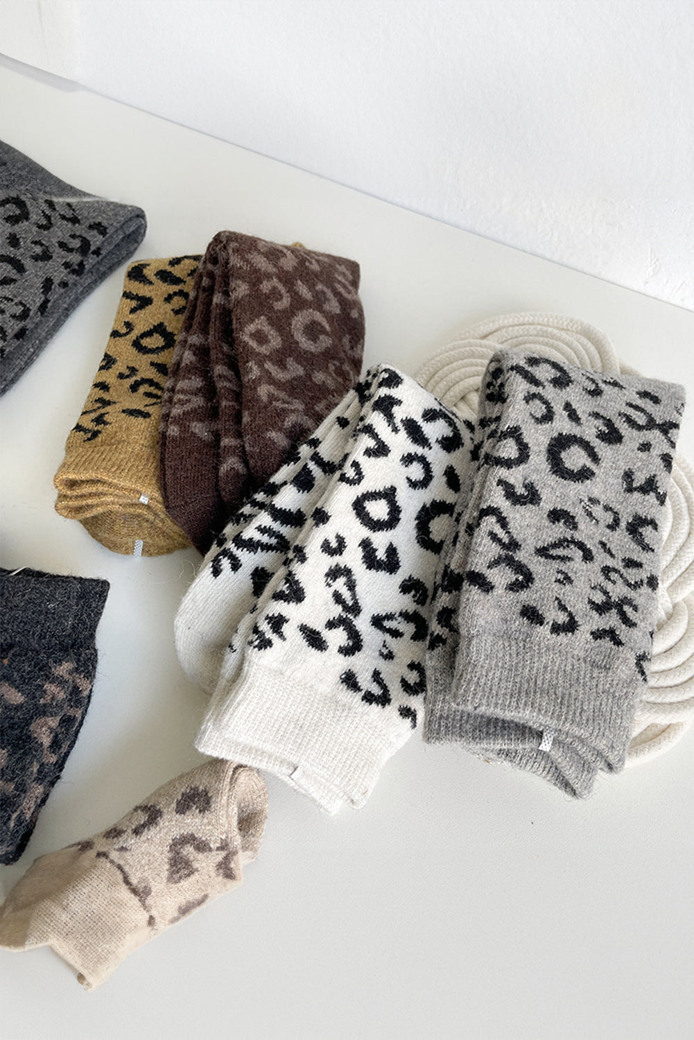 Schlauchsocken mit Leopardenmuster und geripptem Rand