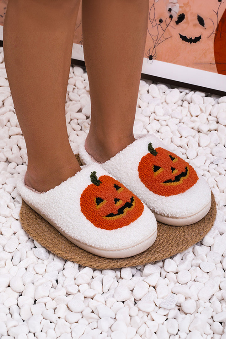 Plüsch-Hausschuhe mit Halloween-Kürbis-Aufdruck (fällt klein aus, eine Nummer größer)