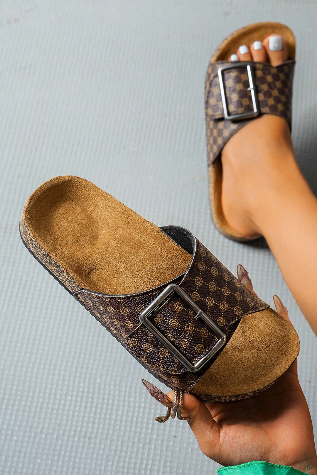 Retro Geometric Print Buckle Strap Flat Slippers
