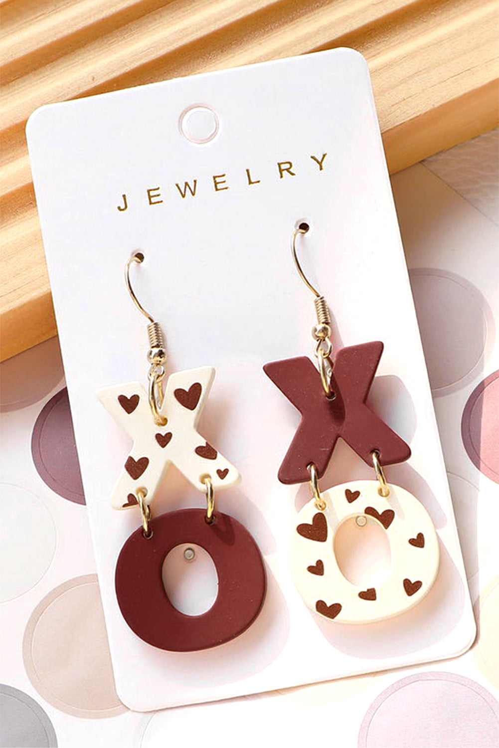 Boucles d'oreilles pendantes à crochet avec lettre XOXO imprimée en forme de cœur