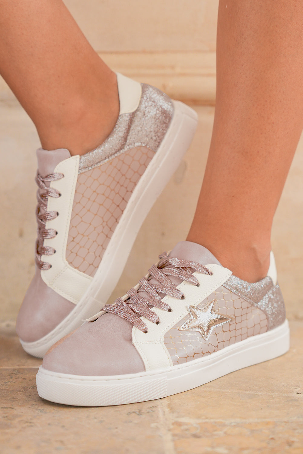 Schnür-Sneakers aus PU-Leder mit Glitzerstern-Patchwork 