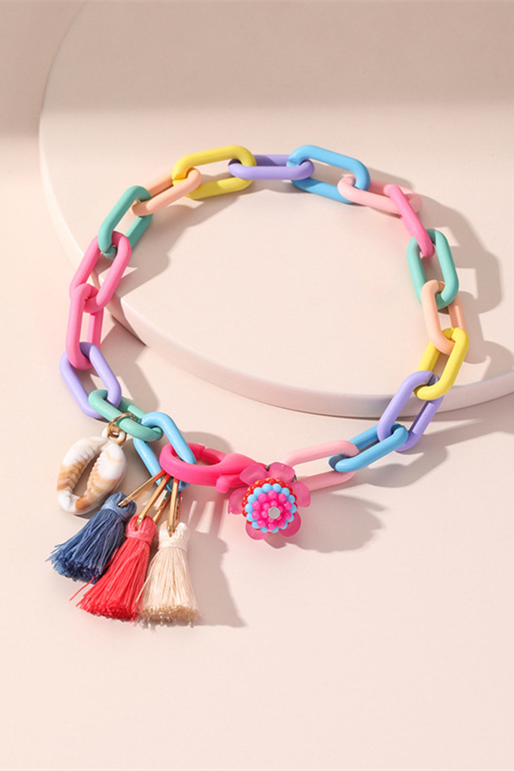 Bracelet de cheville réglable à maillons colorés avec pompon coquillage