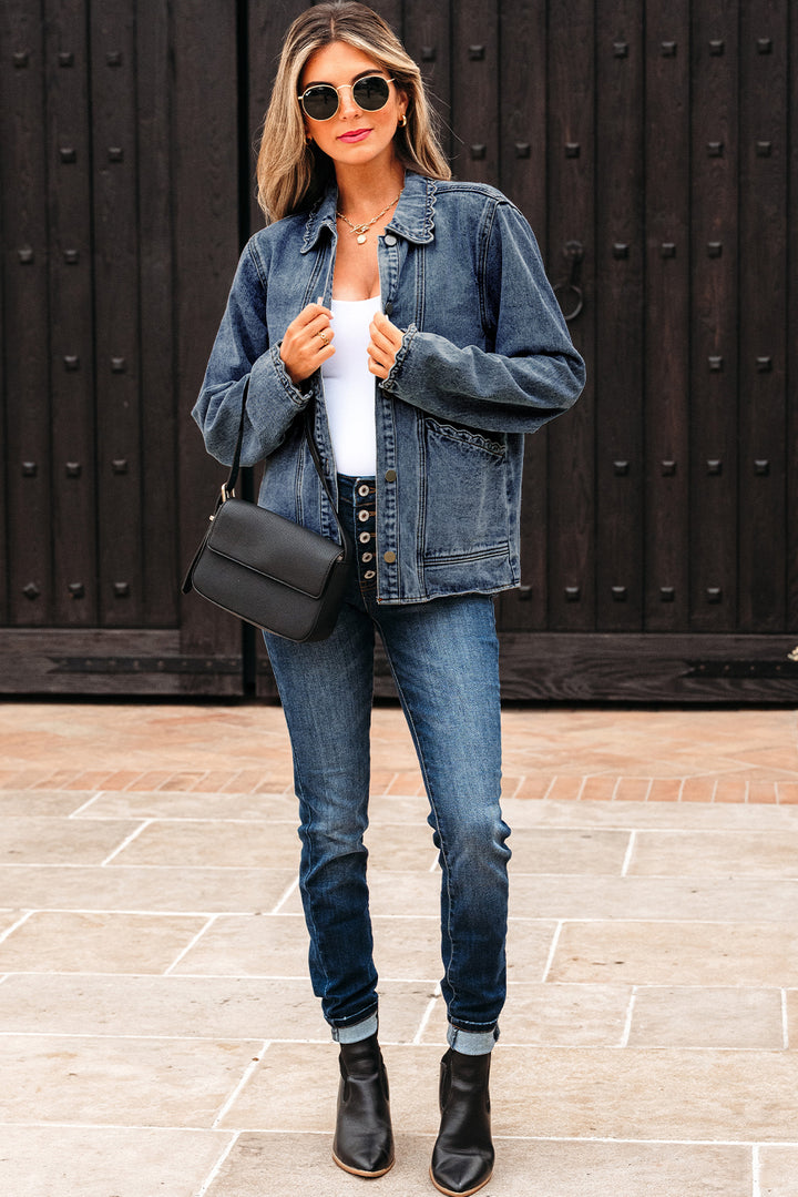 Veste en jean boutonnée à col festonné et poches plaquées
