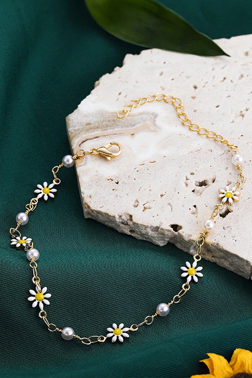 Bracelet de cheville à chaîne marguerite et perle