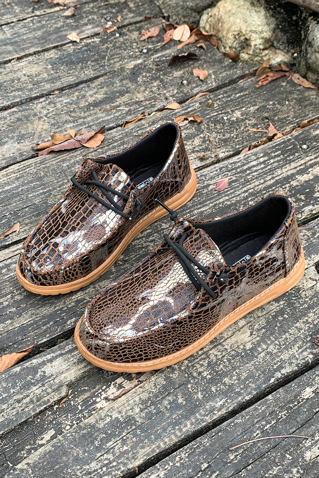 Sleek Snake Skin Print Lace-up Detail Comfort Loafer Shoes
