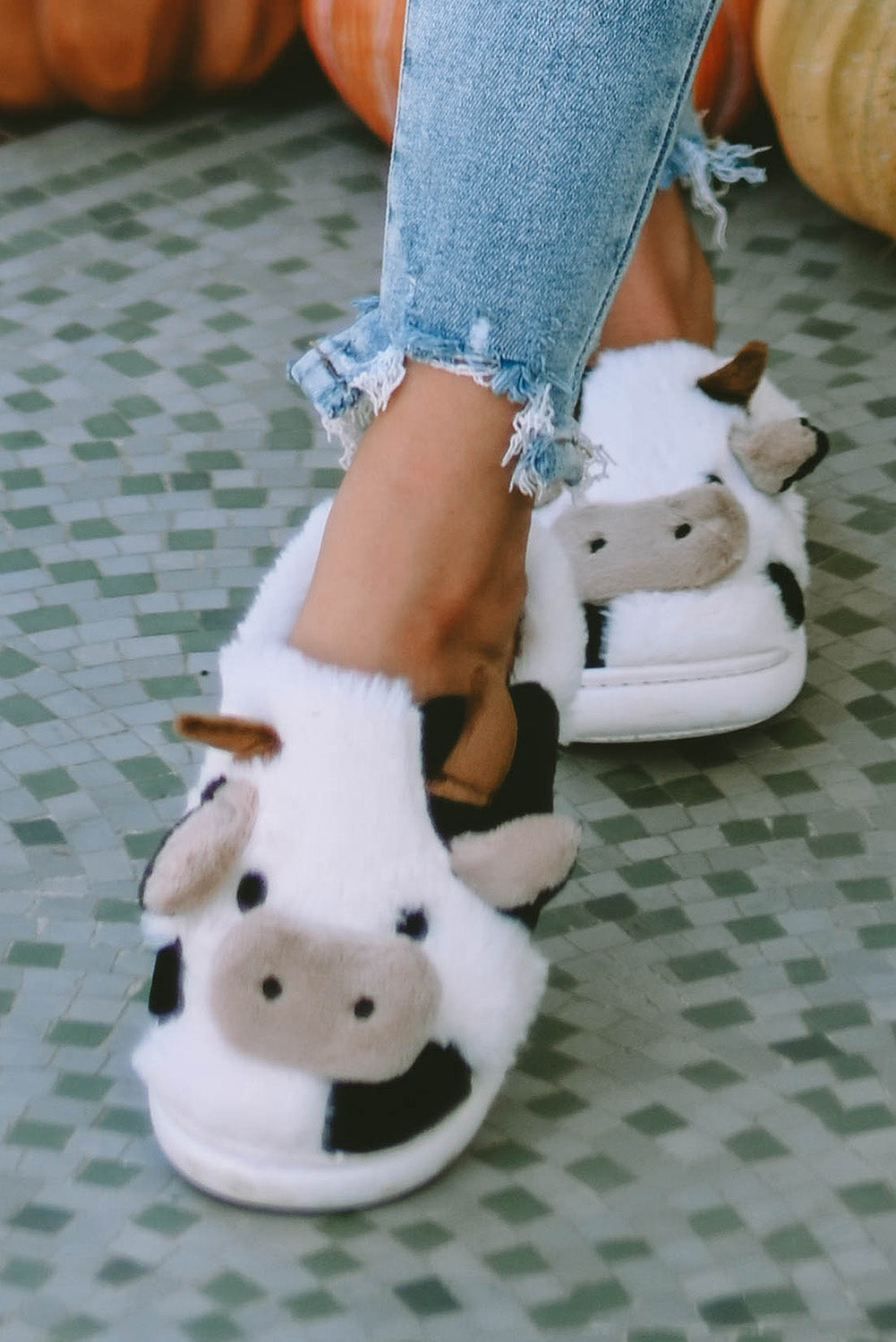 Chaussons en peluche motif vache et animaux de dessin animé
