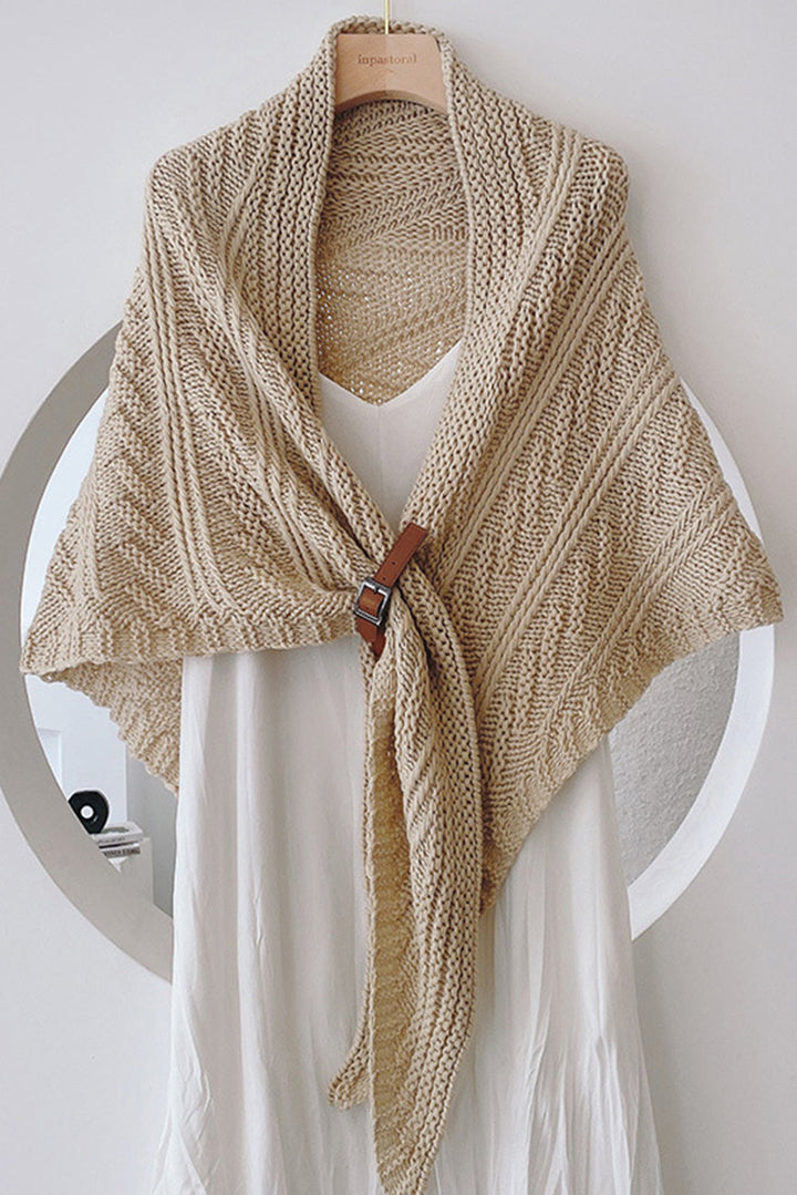 Dreieckiger Schal mit Gürtel aus Kunstleder