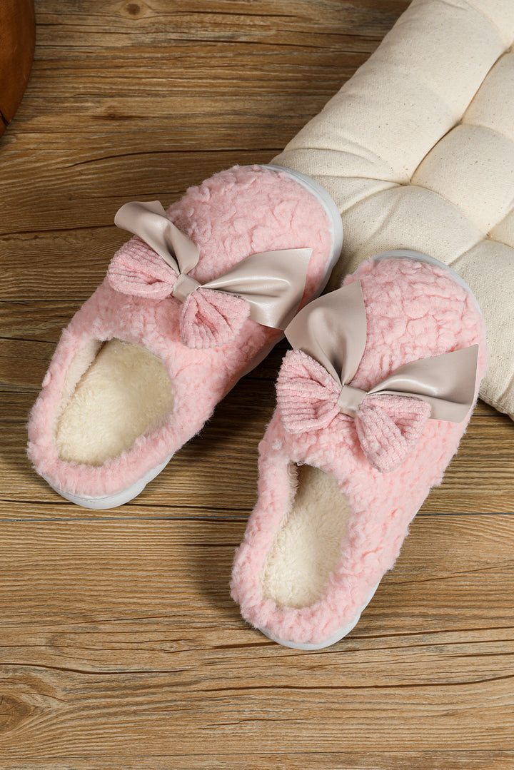 Chaussons d'hiver en peluche avec nœud contrasté (les couleurs des nœuds peuvent varier selon le lot)