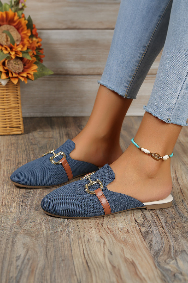 Slip-On-Flats mit Lederriemen und Schnallendekor
