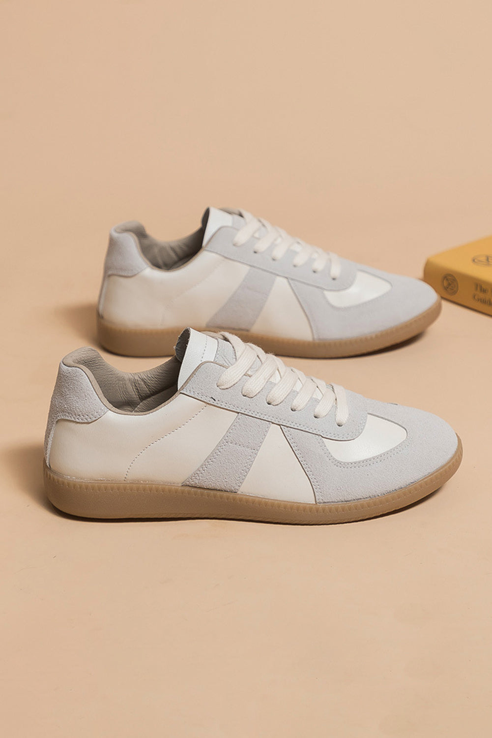 Flache Schnürschuhe aus PU-Leder und Wildleder mit Patches