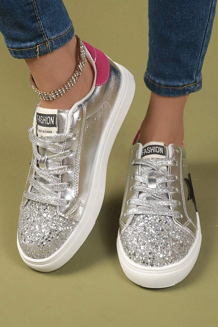 Flache Slipper mit metallischem Glanz und Sternmuster 