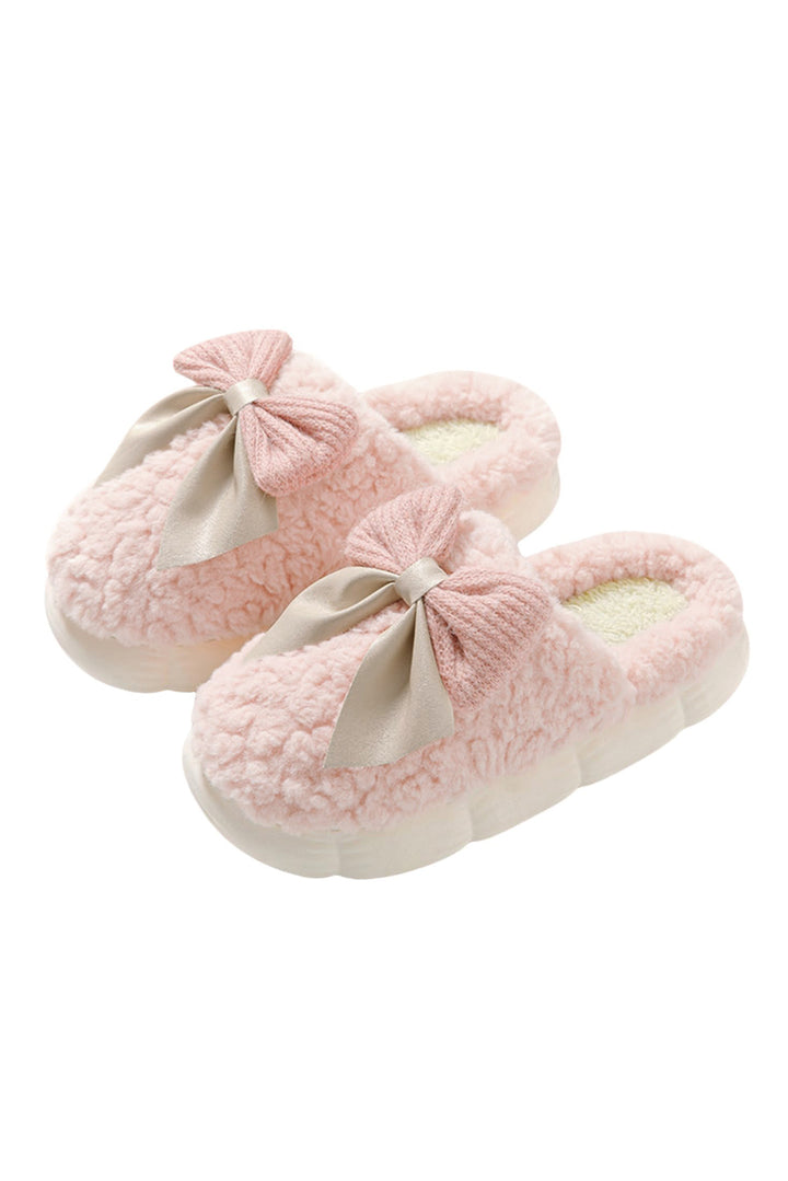 Chaussons d'hiver en peluche avec nœud contrasté (les couleurs des nœuds peuvent varier selon le lot)