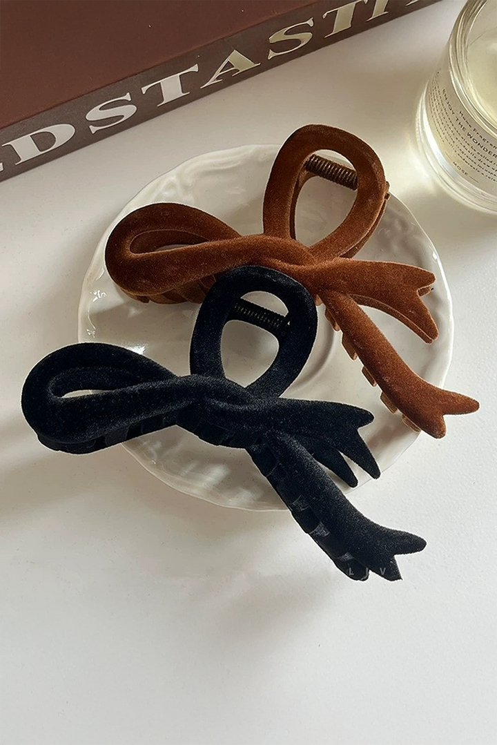 Grande pince à cheveux en velours avec nœud papillon