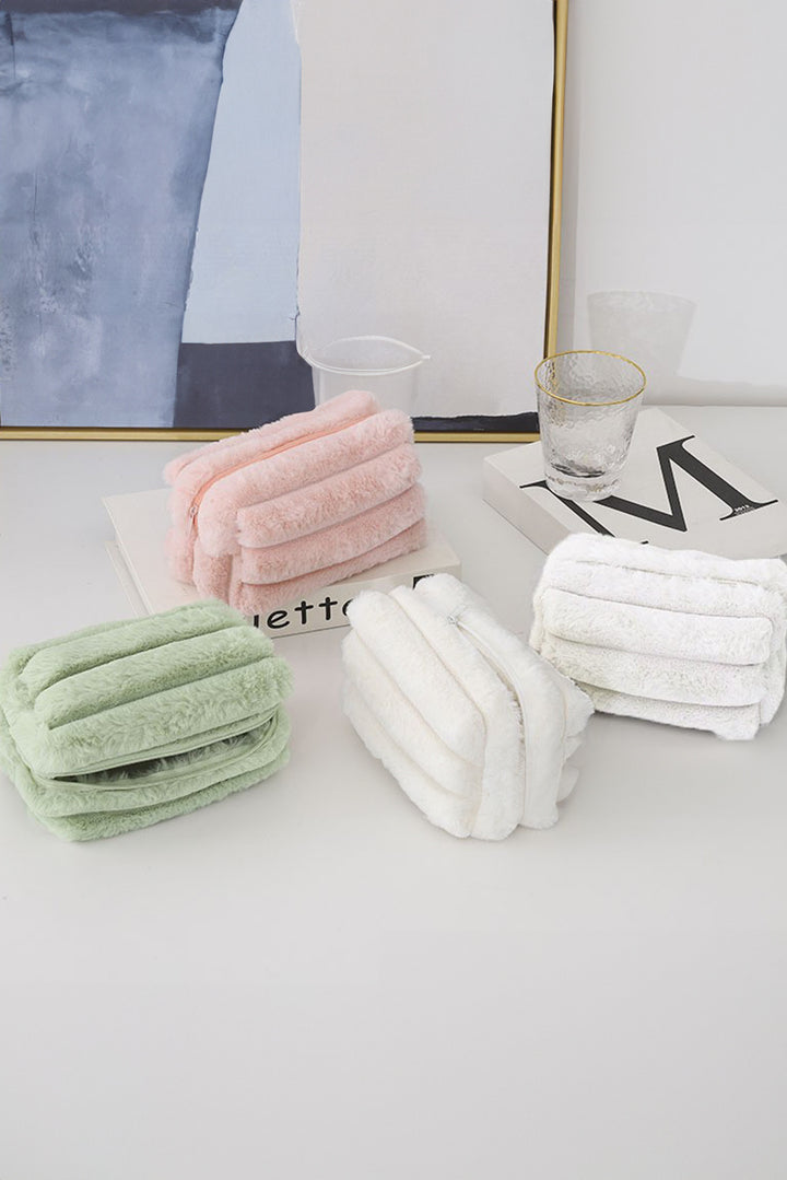 Trousse de maquillage carrée en peluche solide avec fermeture éclair