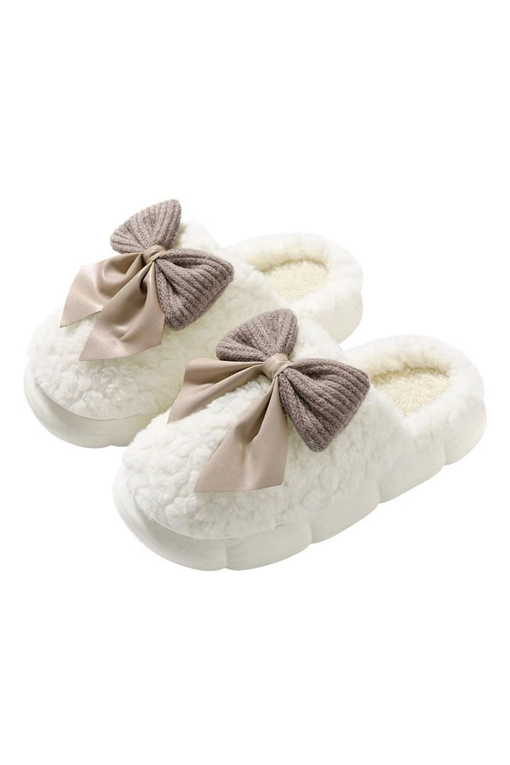 Chaussons d'hiver en peluche avec nœud contrasté (les couleurs des nœuds peuvent varier selon le lot)
